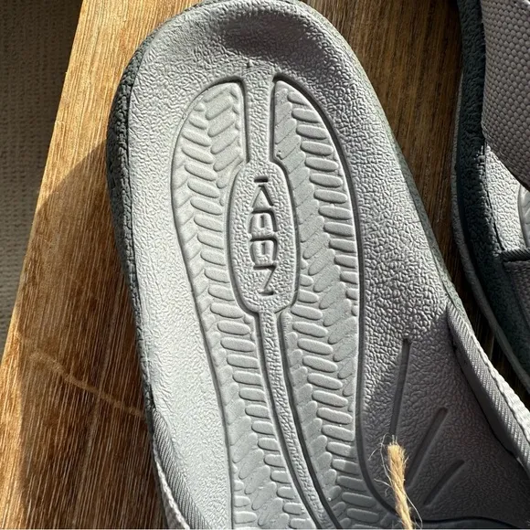 Keen Women's Bali Slide Sandal with Cross Strap Design and Cushioned Sole