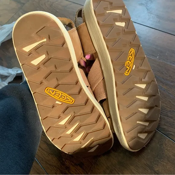 KEEN Women's Elle Mixed Strap Comfortable Casual Platform Sandals 7.5