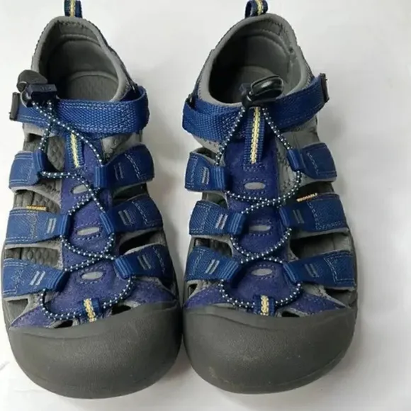 KEEN Women's Newport H2 Closed Toe Water Shoe Sandal size 6