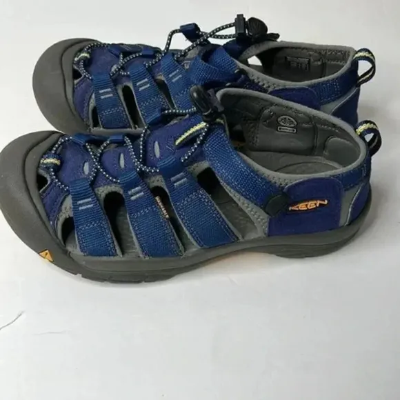 KEEN Women's Newport H2 Closed Toe Water Shoe Sandal size 6