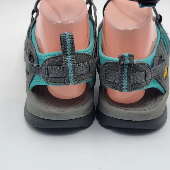 KEEN Women's Whisper Gray and Teal Outdoor Sandals SIZE 8.5. #1407
