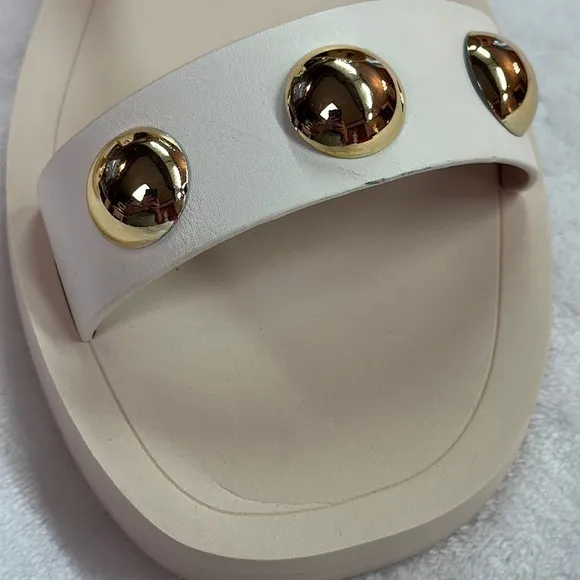 Kensie Lucinda Creamy White Two Faux Straps Gold Dome Spheres Flats Size 10