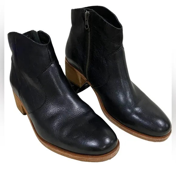 Kork-Ease Casper Black Leather Side Zip Ankle Boots Size 9M