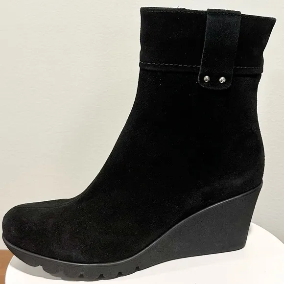 🌹LA CANADIENNE🌹 Begonia Black Suede Bootie Size: 11