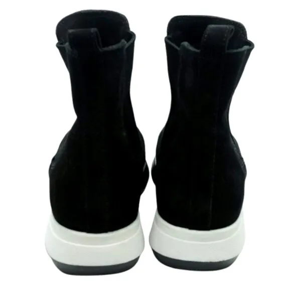 LA CANADIENNE~Newport Chelsea~WOMENS BLACK SUEDE ANKLE BOOTIES LIKE NEW SIZE 8.5