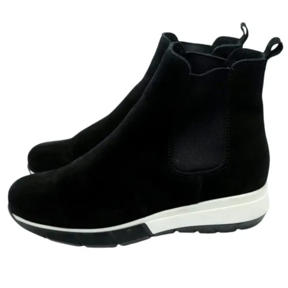 LA CANADIENNE~Newport Chelsea~WOMENS BLACK SUEDE ANKLE BOOTIES LIKE NEW SIZE 8.5