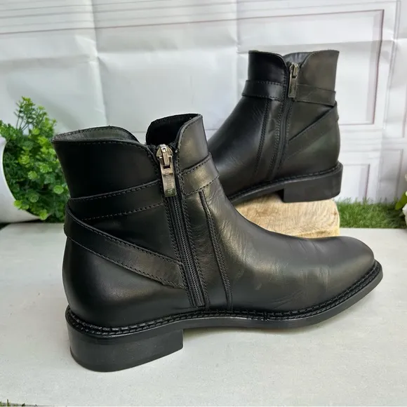 La CanadienneSarah 40MM black Leather Ankle Boots$565 SZ 8 gently used