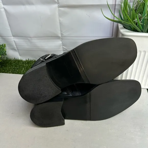 La CanadienneSarah 40MM black Leather Ankle Boots$565 SZ 8 gently used
