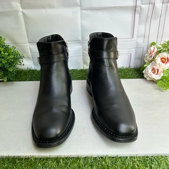 La CanadienneSarah 40MM black Leather Ankle Boots$565 SZ 8 gently used