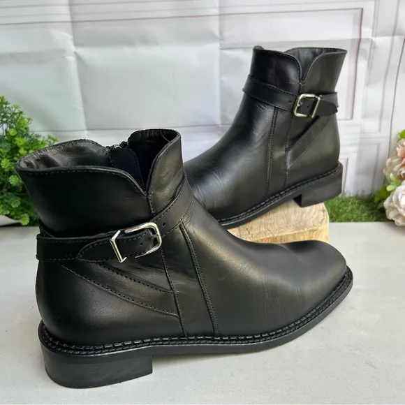 La CanadienneSarah 40MM black Leather Ankle Boots$565 SZ 8 gently used