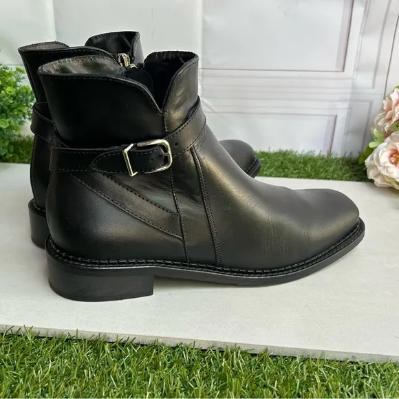 La CanadienneSarah 40MM black Leather Ankle Boots$565 SZ 8 gently used