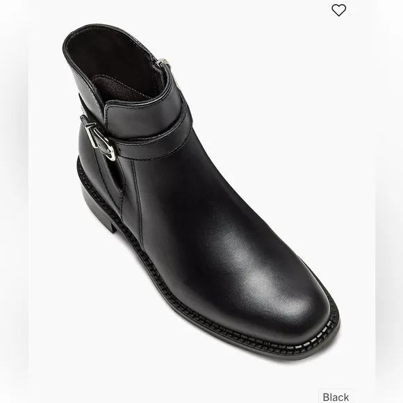La CanadienneSarah 40MM black Leather Ankle Boots$565 SZ 8 gently used