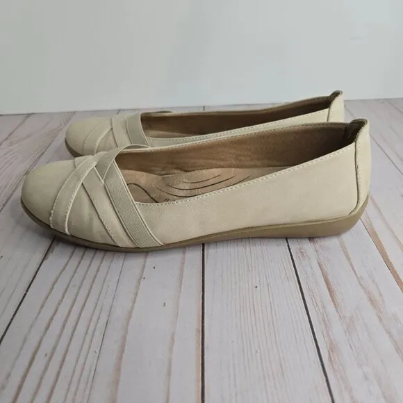 Lifestride Women's Northern Ballet Flat Almond Milk (Off White) Size 10Wide