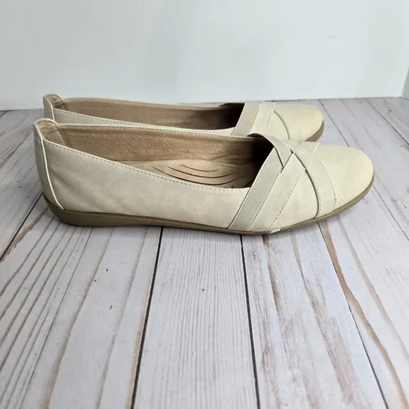 Lifestride Women's Northern Ballet Flat Almond Milk (Off White) Size 10Wide