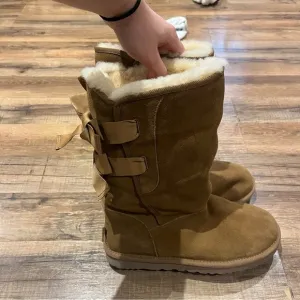 Like New Ugg Allegra Chesnut Bow Ugg Boots