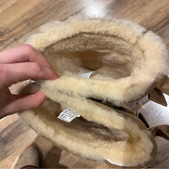 Like New Ugg Allegra Chesnut Bow Ugg Boots