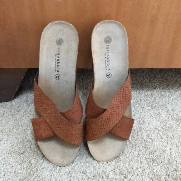 LOLA SABBIA for Eric Michael size 41 brown slides