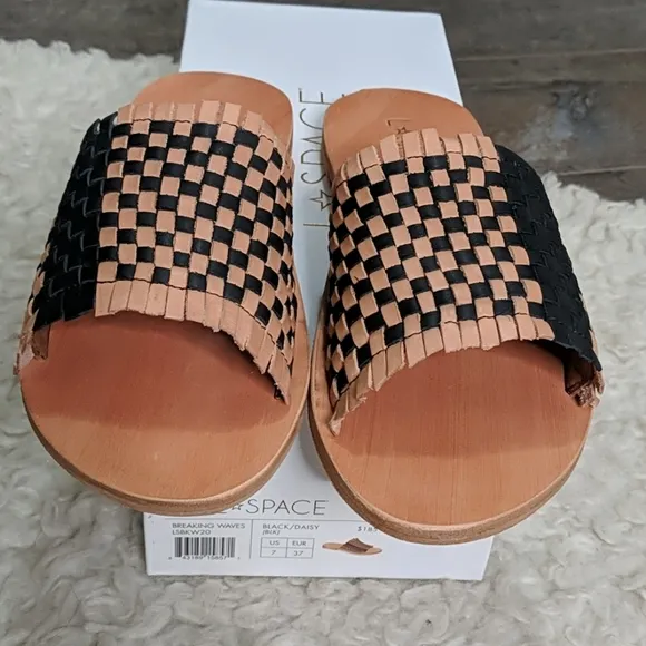 L*SPACE Breaking Waves Leather Sandal ~ NEW IN BOX