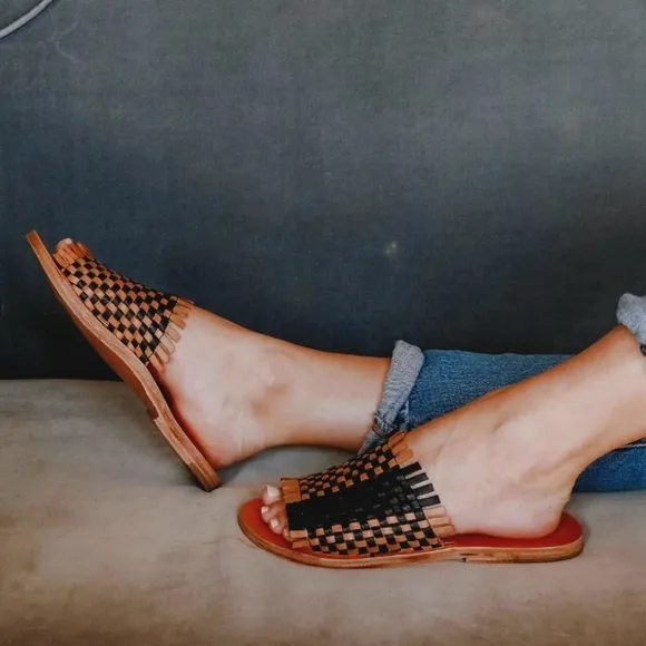 L*SPACE Breaking Waves Leather Sandal ~ NEW IN BOX