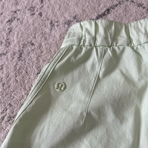Lululemon Cinchable Waist High Rise Woven Shorts 3.5”