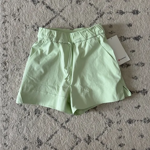 Lululemon Cinchable Waist High Rise Woven Shorts 3.5”