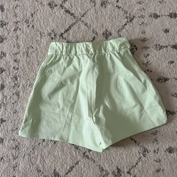 Lululemon Cinchable Waist High Rise Woven Shorts 3.5”