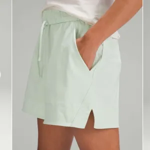 Lululemon Cinchable Waist High Rise Woven Shorts 3.5”