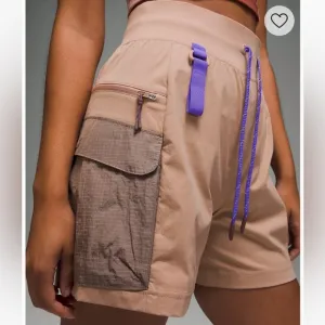 Lululemon Multi-Pocket Cargo High-Rise Hiking Short 5&quot;