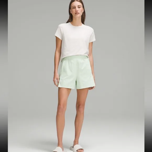 Lululemon Stretch Woven Relaxed-Fit High-Rise Short 4”