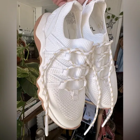 Madewell Field Knit Sneakers in Eyelet White Multi 6.5