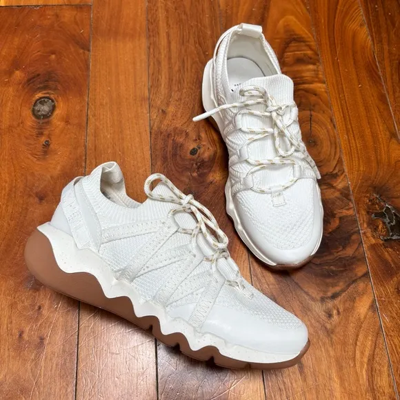 Madewell Field Knit Sneakers in White eyelet 7.5