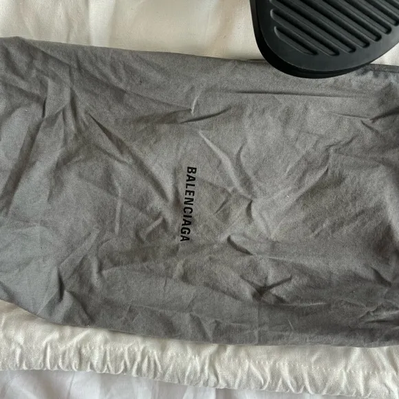 Men’s Balenciaga Black Pool Slides