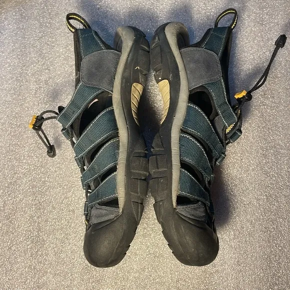 Men's KEEN Newport H2 Closed Toe Water Sandals Blue 9.5 style 1001938