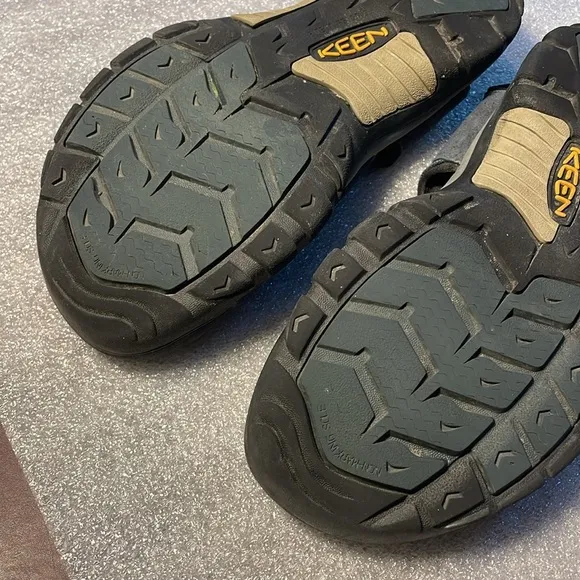 Men's KEEN Newport H2 Closed Toe Water Sandals Blue 9.5 style 1001938