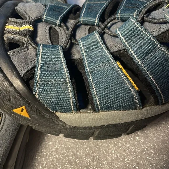 Men's KEEN Newport H2 Closed Toe Water Sandals Blue 9.5 style 1001938