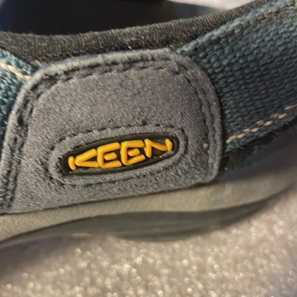 Men's KEEN Newport H2 Closed Toe Water Sandals Blue 9.5 style 1001938