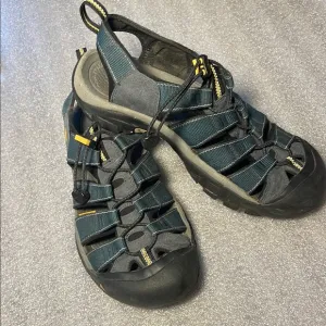 Men's KEEN Newport H2 Closed Toe Water Sandals Blue 9.5 style 1001938
