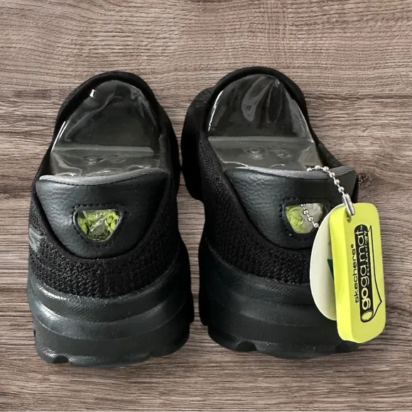 Men’s Skechers Go Walk Evolution Ultra Black Slip on Sneakers, Size 9.5. NIB!