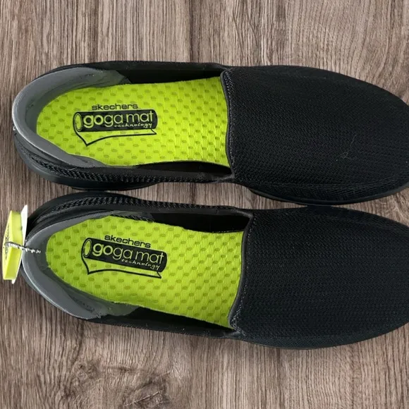 Men’s Skechers Go Walk Evolution Ultra Black Slip on Sneakers, Size 9.5. NIB!