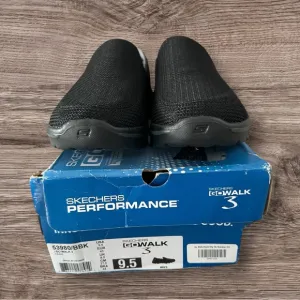 Men’s Skechers Go Walk Evolution Ultra Black Slip on Sneakers, Size 9.5. NIB!