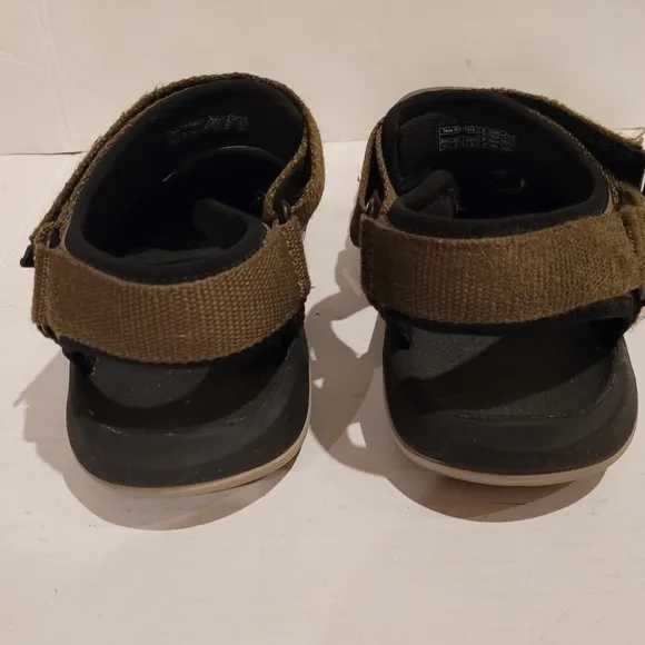Mens Teva Hybrid hurricane Sandals Closed Toe Size 10  Green