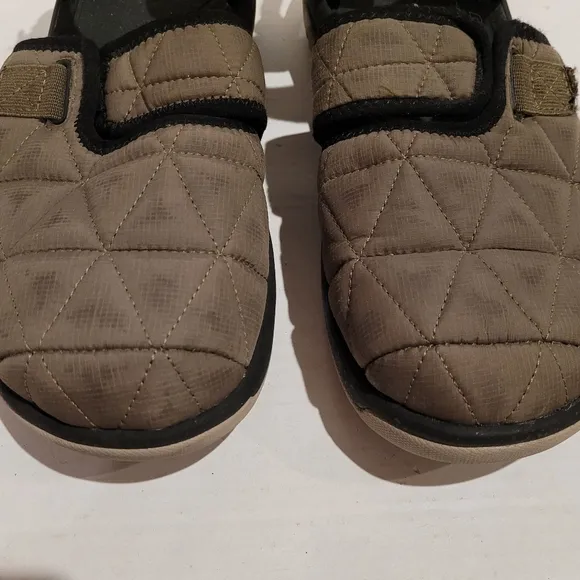 Mens Teva Hybrid hurricane Sandals Closed Toe Size 10  Green