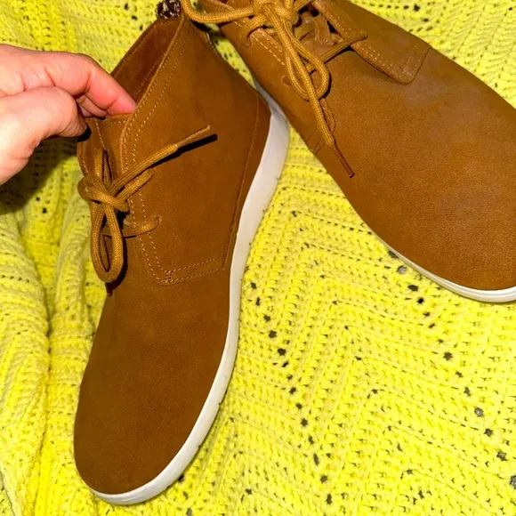 Mens UGG size 10.5 UGG Men's Freamon Waterproof Chukka Boots - Chestnut