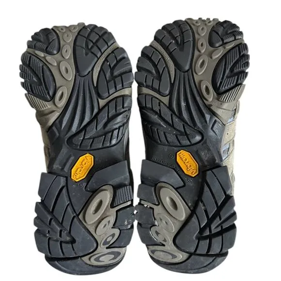 Merrell Women’s Moab 2 Mid waterproof boots size 6.5