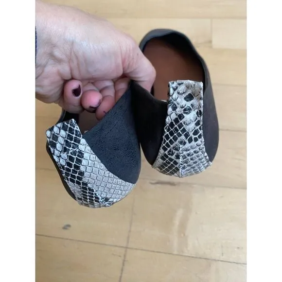 MIA BNWT black faux suede casual flats sz 6 back animal print panel