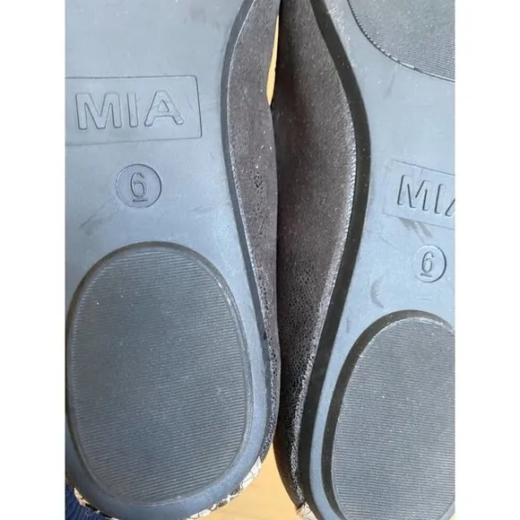 MIA BNWT black faux suede casual flats sz 6 back animal print panel