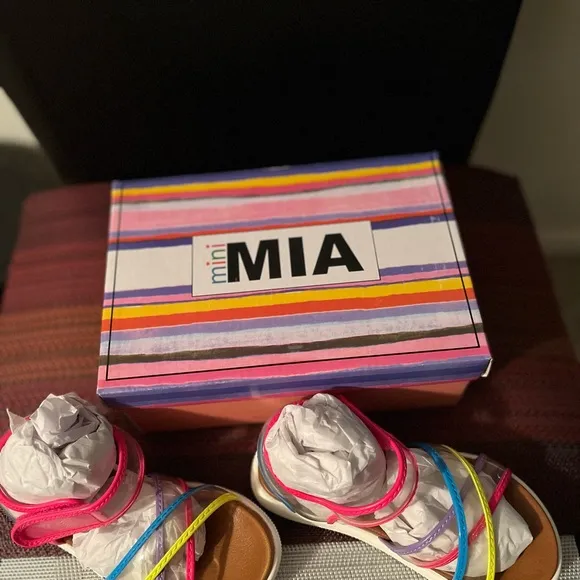 MIA GIRL LITTLE ELIS NIB RAINBOW COLORS TRANSPARENT GRIP-TAPE SANDALS.
