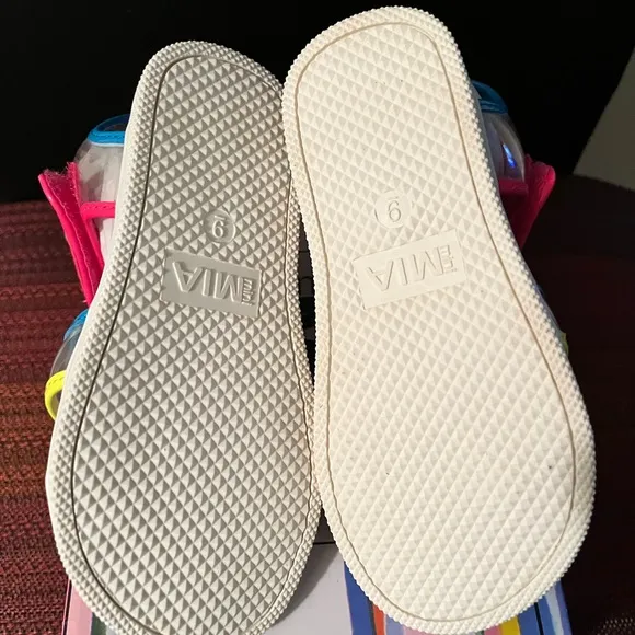 MIA GIRL LITTLE ELIS NIB RAINBOW COLORS TRANSPARENT GRIP-TAPE SANDALS.