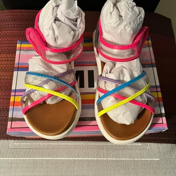 MIA GIRL LITTLE ELIS NIB RAINBOW COLORS TRANSPARENT GRIP-TAPE SANDALS.