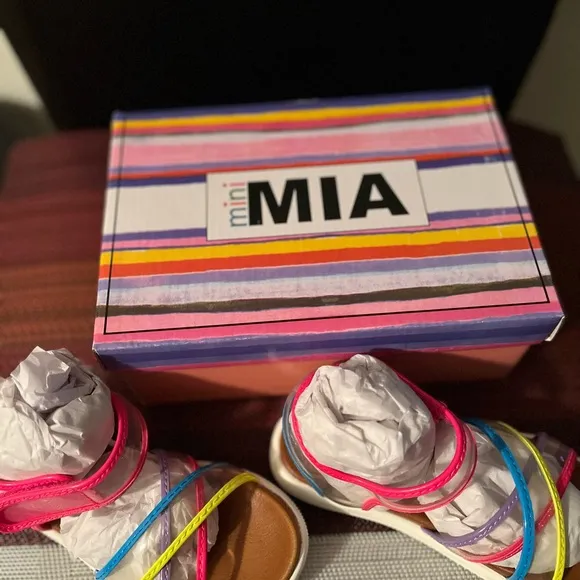 MIA GIRL LITTLE ELIS NIB RAINBOW COLORS TRANSPARENT GRIP-TAPE SANDALS.